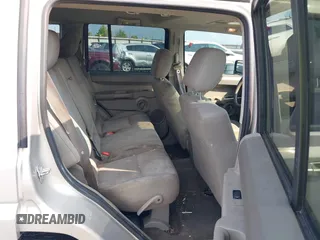 2007 Jeep Commander Sport z VIN 1J8HG48K87C696538, wystawiony jako IAAI lot #39853716 z przebiegiem 226 491 mil mil oraz . Historia ofert i sprzedaży dostępna na DreamBid. Obrazek 8.