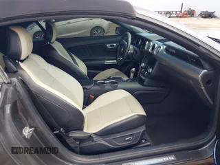 2018 Ford Mustang EcoBoost Premium z VIN 1FATP8UHXJ5115514, wystawiony jako IAAI lot #42438516 z przebiegiem 96 304 mil mil oraz . Historia ofert i sprzedaży dostępna na DreamBid. Obrazek 5.