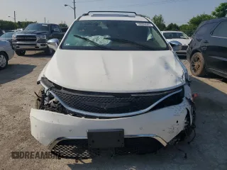 2017 Chrysler Pacifica Limited with VIN 2C4RC1GG4HR500560, listed as a Copart auction lot 59098685 with 92,817 mi miles and Clean title. Bid and sale history available at DreamBid. Image 5.