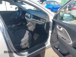 2020 Kia Niro LX with VIN KNDCB3LC3L5369229, listed as a IAAI auction lot 40950627 with 147,812 mi miles. Bid and sale history available at carsss.com. Image 5.
