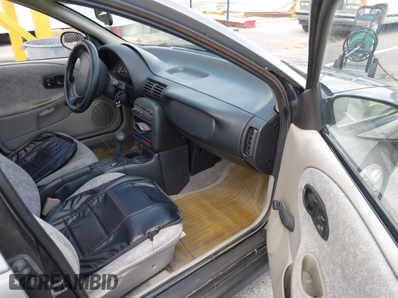 1997 Saturn SL z VIN 1G8ZH5285VZ117635, wystawiony jako IAAI lot #42153929 z przebiegiem 193 224 mil mil oraz . Historia ofert i sprzedaży dostępna na DreamBid. Obrazek 5.