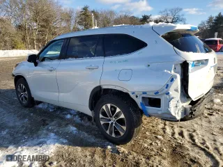 2022 Toyota Highlander XLE with VIN 5TDGZRBH1NS560710, listed as a Copart auction lot 45532235 with 57,781 mi miles and Salvage Title. Bid and sale history available at carsss.com. Image 2.