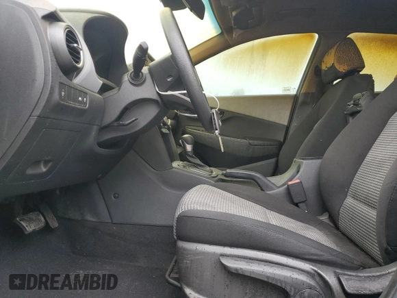 2021 Hyundai Kona SE z VIN KM8K12AA8MU742150, wystawiony jako Copart lot #56840555 z przebiegiem 67 371 mil mil oraz Szkoda całkowita • Salvage title. Historia ofert i sprzedaży dostępna na DreamBid. Obrazek 7.