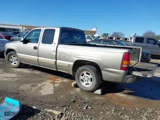 2000 Chevrolet Silverado 1500 LS with VIN 2GCEC19T2Y1199939, listed as a IAAI auction lot 41350239 with 321,613 mi miles. Bid and sale history available at carsss.com. Image 3.