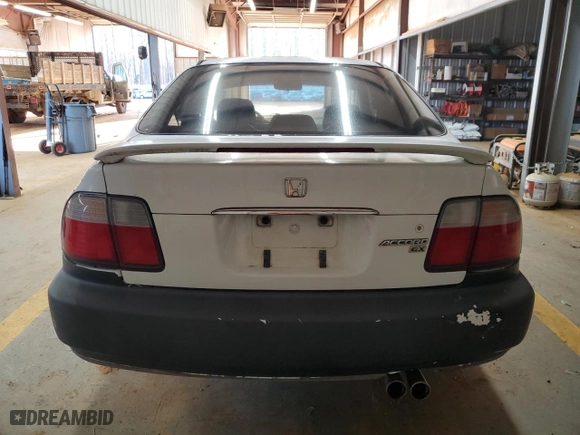 1996 Honda Accord EX w/Leather with VIN 1HGCD5666TA172592, listed as a Copart auction lot 44867285 with 338688 miles and Clean Title. Bid and sale history available at carsss.com. Image 6.