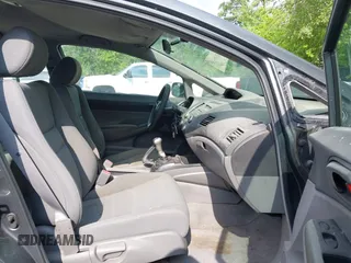 2011 Honda Civic z VIN 19XFA1E33BE005879, wystawiony jako IAAI lot #42216606 z przebiegiem 136 323 mil mil oraz . Historia ofert i sprzedaży dostępna na DreamBid. Obrazek 5.