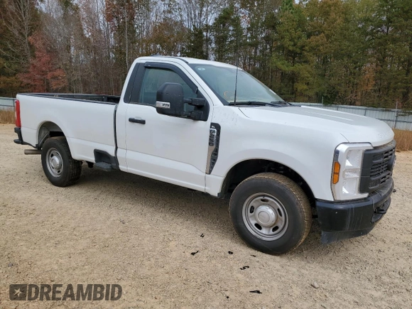 2024 Ford F-250 XL z VIN 1FTBF2AA3RED12078, wystawiony jako Copart lot #76826684 z przebiegiem Nie podano mil oraz Szkoda całkowita • Salvage title. Historia ofert i sprzedaży dostępna na DreamBid. Obrazek 4.