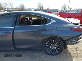 2024 Lexus ES 350 z VIN 58ADZ1B14RU182685, wystawiony jako IAAI lot #41758714 z przebiegiem Nie podano mil oraz . Historia ofert i sprzedaży dostępna na DreamBid. Obrazek 17.