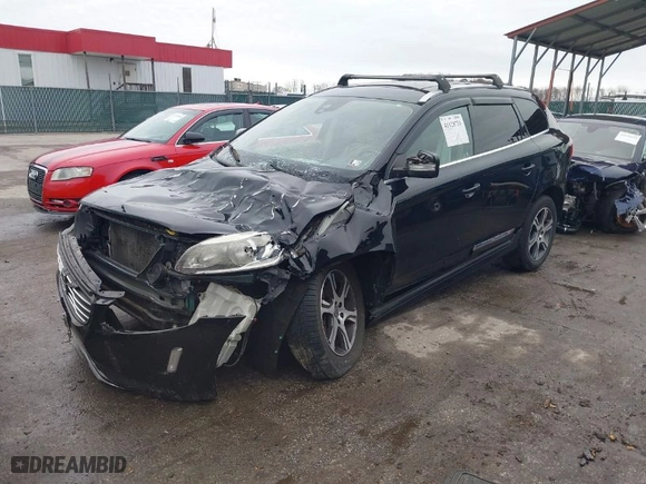 2015 Volvo XC60 T6 with VIN YV4902RB1F2562345, listed as a IAAI auction lot 41128731 with NaN miles. Bid and sale history available at carsss.com. Image 2.