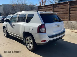 2016 Jeep Compass Sport SE z VIN 1C4NJCBA3GD568160, wystawiony jako Copart lot #85897464 z przebiegiem 174 378 mil mil oraz Czysty tytuł • Clean title. Historia ofert i sprzedaży dostępna na DreamBid. Obrazek 3.