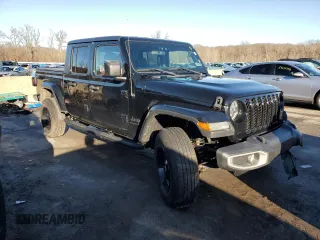 2022 Jeep Gladiator Willys with VIN 1C6HJTAG3NL117386, listed as a Copart auction lot 84271684 with 9,114 mi miles and Salvage title. Bid and sale history available at DreamBid. Image 4.