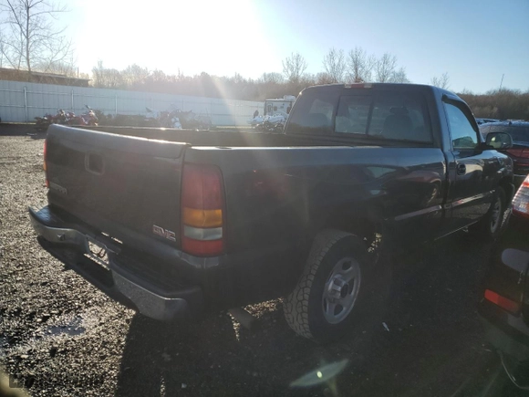 2003 GMC Sierra 1500 with VIN 1GTEC14X53Z311417, listed as a Copart auction lot 85682604 with 184,023 mi miles and Clean Title. Bid and sale history available at carsss.com. Image 3.