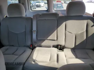 2004 GMC Yukon SLE z VIN 1GKEC13V64R277493, wystawiony jako Copart lot #68819754 z przebiegiem 125 731 mil mil oraz Szkoda całkowita • Salvage title. Historia ofert i sprzedaży dostępna na DreamBid. Obrazek 10.