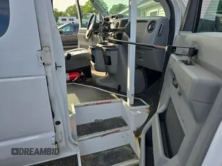 2014 Ford Econoline Cargo Commercial z VIN 1FTNS2EWXEDA97118, wystawiony jako Copart lot #61489445 z przebiegiem 79 271 mil mil oraz Czysty tytuł • Clean title. Historia ofert i sprzedaży dostępna na DreamBid. Obrazek 5.