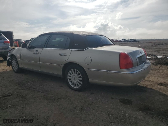 2005 Lincoln Town Car Signature with VIN 1LNHM81W75Y627582, listed as a Copart auction lot 46041585 with 177,515 mi miles and Salvage Title. Bid and sale history available at carsss.com. Image 2.