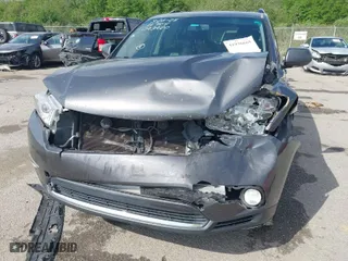 2011 Toyota Highlander Limited with VIN 5TDYK3EH8BS043420, listed as a IAAI auction lot 41936665 with 205,590 mi miles. Bid and sale history available at carsss.com. Image 6.