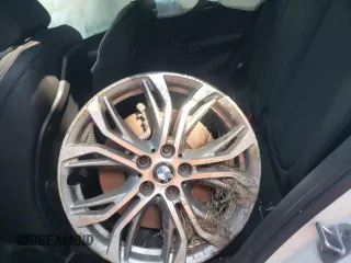 2022 BMW X2 xDrive28i z VIN WBXYJ1C02N5U27145, wystawiony jako Copart lot #56110705 z przebiegiem Nie podano mil oraz Szkody całkowita. Historia ofert i sprzedaży dostępna na DreamBid. Obrazek 11.