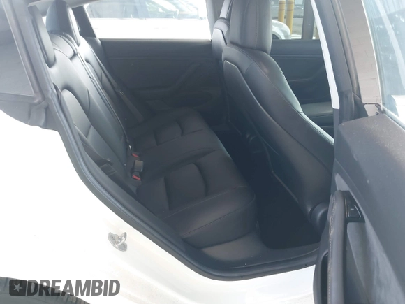2018 Tesla Model 3 Long Range Battery z VIN 5YJ3E1EA1JF053895, wystawiony jako IAAI lot #42182178 z przebiegiem 75 356 mil mil oraz . Historia ofert i sprzedaży dostępna na DreamBid. Obrazek 8.