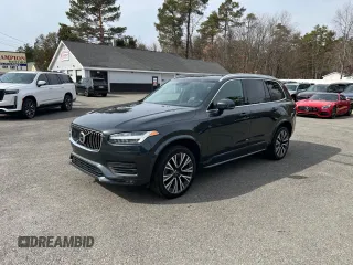 2021 Volvo XC90 Momentum z VIN YV4A22PK4M1675848, wystawiony jako Copart lot #49580865 z przebiegiem 138 201 mil mil oraz Czysty tytuł • Clean title. Historia ofert i sprzedaży dostępna na DreamBid. Obrazek 2.