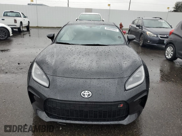 2024 Toyota 86 z VIN JF1ZNBB11R9756851, wystawiony jako Copart lot #85605944 z przebiegiem 3 935 mil mil oraz Szkoda całkowita • Salvage title. Historia ofert i sprzedaży dostępna na DreamBid. Obrazek 5.