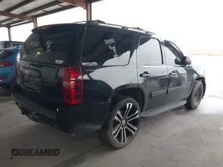 2014 Chevrolet Tahoe LT z VIN 1GNSCBE01ER190342, wystawiony jako IAAI lot #41578109 z przebiegiem 204 781 mil mil oraz . Historia ofert i sprzedaży dostępna na DreamBid. Obrazek 4.
