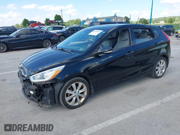2014 Hyundai Accent SE z VIN KMHCU5AE6EU165345, wystawiony jako IAAI lot #42308781 z przebiegiem 98 216 mil mil oraz . Historia ofert i sprzedaży dostępna na DreamBid. Obrazek 2.