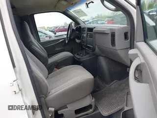 2004 Chevrolet Express Cargo z VIN 1GCFG15XX41150053, wystawiony jako IAAI lot #42236337 z przebiegiem 135 471 mil mil oraz . Historia ofert i sprzedaży dostępna na DreamBid. Obrazek 5.