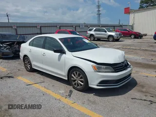 2015 Volkswagen Jetta SE z VIN 3VWD17AJ3FM354676, wystawiony jako IAAI lot #42324721 z przebiegiem 122 763 mil mil oraz . Historia ofert i sprzedaży dostępna na DreamBid. Obrazek 1.