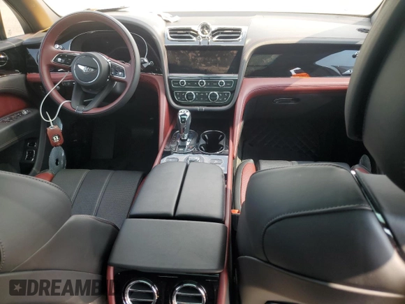 2022 Bentley Bentayga V8 z VIN SJAAM2ZVXNC013736, wystawiony jako Copart lot #67453664 z przebiegiem 22 660 mil mil oraz Nie do naprawy. Historia ofert i sprzedaży dostępna na DreamBid. Obrazek 8.