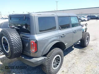2024 Ford Bronco Badlands z VIN 1FMEE9BP9RLB31294, wystawiony jako IAAI lot #42115923 z przebiegiem 1675 mil mil oraz . Historia ofert i sprzedaży dostępna na DreamBid. Obrazek 4.
