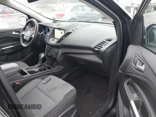 2019 Ford Escape SE with VIN 1FMCU0GD4KUA60347, listed as a IAAI auction lot 41918075 with 27,695 mi miles. Bid and sale history available at carsss.com. Image 5.