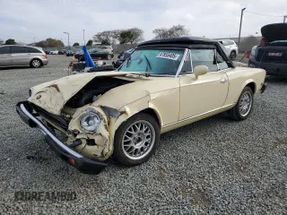 1979 FIAT 124 Spider z VIN 124CS20159858, wystawiony jako Copart lot #47855405 z przebiegiem 81 152 mil mil oraz Szkoda całkowita • Salvage title. Historia ofert i sprzedaży dostępna na DreamBid. Obrazek 1.