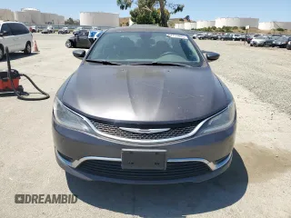 2015 Chrysler 200 Limited z VIN 1C3CCCAB0FN679743, wystawiony jako Copart lot #57711945 z przebiegiem 207 804 mil mil oraz Czysty tytuł • Clean title. Historia ofert i sprzedaży dostępna na DreamBid. Obrazek 5.