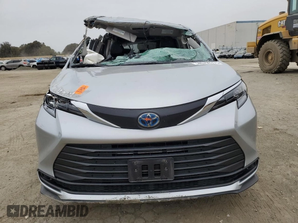 2024 Toyota Sienna LE with VIN 5TDKRKEC6RS194217, listed as a Copart auction lot 45793775 with 71,615 mi miles and Salvage Title. Bid and sale history available at carsss.com. Image 5.