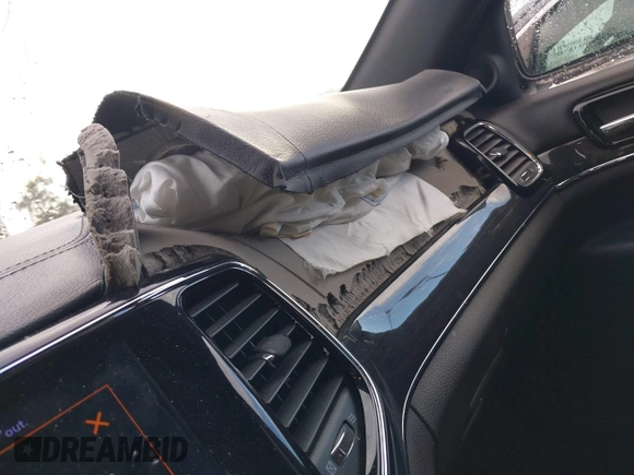 2019 Jeep Grand Cherokee Overland with VIN 1C4RJFCG6KC726690, listed as a IAAI auction lot 41421299 with 116,190 mi miles. Bid and sale history available at carsss.com. Image 18.