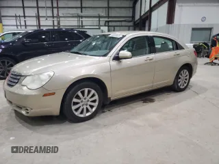 2010 Chrysler Sebring Limited z VIN 1C3CC5FB2AN111264, wystawiony jako Copart lot #56533035 z przebiegiem 112 861 mil mil oraz Szkody całkowita. Historia ofert i sprzedaży dostępna na DreamBid. Obrazek 1.