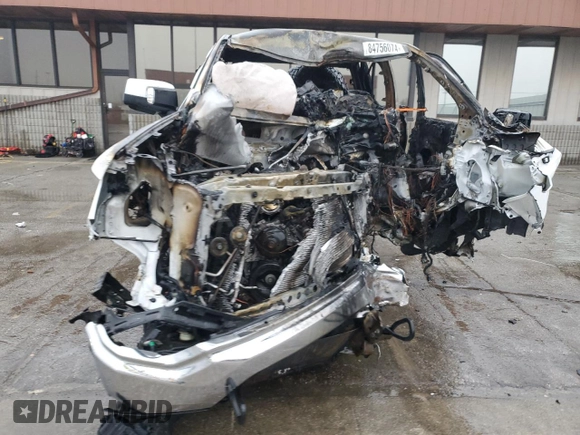 2022 GMC Sierra 1500 SLT z VIN 3GTU9DED0NG194834, wystawiony jako Copart lot #84756074 z przebiegiem Nie podano mil oraz Nie do naprawy • Non repairable. Historia ofert i sprzedaży dostępna na DreamBid. Obrazek 5.