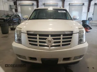 2008 Cadillac Escalade ESV z VIN 1GYFK66858R184955, wystawiony jako Copart lot #55686375 z przebiegiem 184 426 mil mil oraz Czysty tytuł • Clean title. Historia ofert i sprzedaży dostępna na DreamBid. Obrazek 5.