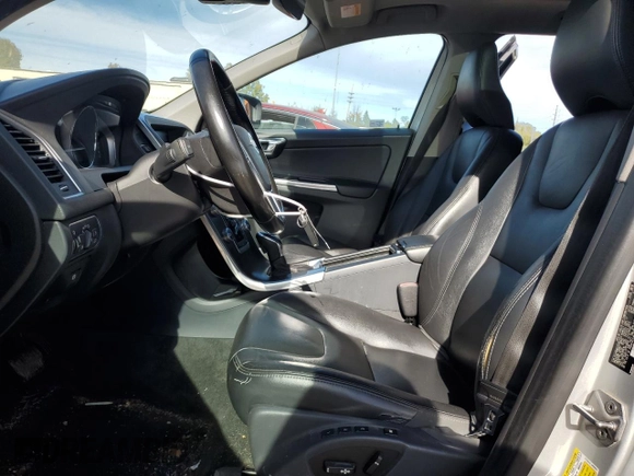 2016 Volvo XC60 T6 Drive-E с VIN YV449MDK4G2822323, выставлен на аукционе Copart как лот 76159434 с пробегом 107 879 миль миль и Чистый • Clean title. История ставок и продаж доступна на DreamBid. Изображение 7.