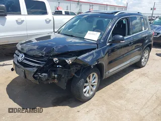 2017 Volkswagen Tiguan Wolfsburg Edition z VIN WVGSV7AX1HW503670, wystawiony jako IAAI lot #42235251 z przebiegiem 88 477 mil mil oraz . Historia ofert i sprzedaży dostępna na DreamBid. Obrazek 17.