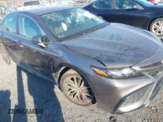 2021 Toyota Camry SE Nightshade with VIN 4T1G11AK2MU485544, listed as a IAAI auction lot 41000022 with 57,374 mi miles. Bid and sale history available at carsss.com. Image 1.