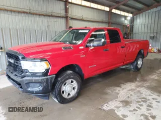 2020 Ram 2500 Tradesman z VIN 3C6UR5HJ0LG236754, wystawiony jako Copart lot #54046665 z przebiegiem Nie podano mil oraz Czysty tytuł • Clean title. Historia ofert i sprzedaży dostępna na DreamBid. Obrazek 1.