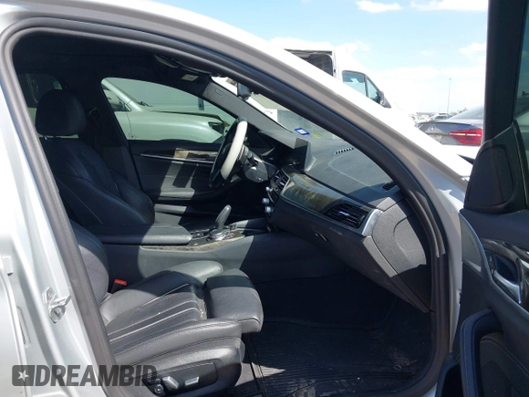 2020 BMW 5 Series 530i with VIN WBAJR3C09LWW65629, listed as a IAAI auction lot 41827147 with 24,324 mi miles and . Bid and sale history available at DreamBid. Image 5.