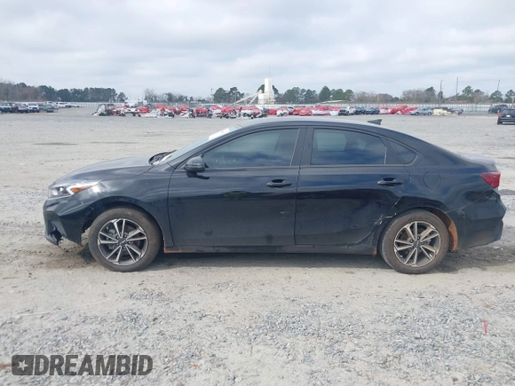 2023 Kia Forte LXS z VIN 3KPF24AD4PE627976, wystawiony jako IAAI lot #41540833 z przebiegiem 18 748 mil mil oraz . Historia ofert i sprzedaży dostępna na DreamBid. Obrazek 14.