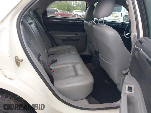 2007 Chrysler 300 Limited with VIN 2C3KA53G77H650272, listed as a IAAI auction lot 41976771 with 186,874 mi miles. Bid and sale history available at carsss.com. Image 8.