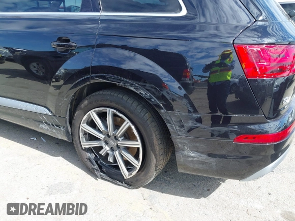 2017 Audi Q7 Prestige z VIN WA1VAAF70HD050053, wystawiony jako IAAI lot #41614112 z przebiegiem 73 892 mil mil oraz . Historia ofert i sprzedaży dostępna na DreamBid. Obrazek 6.