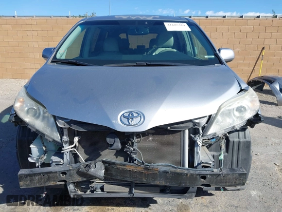 2011 Toyota Sienna XLE AAS with VIN 5TDYK3DC2BS153417, listed as a IAAI auction lot 41685324 with 158,195 mi miles. Bid and sale history available at carsss.com. Image 13.