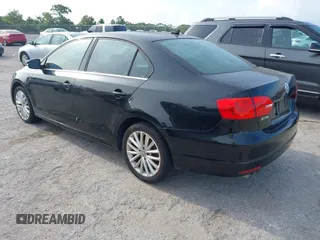 2011 Volkswagen Jetta SEL с VIN 3VWLX7AJ6BM394822, выставлен на аукционе IAAI как лот 42360987 с пробегом 173 310 миль миль и . История ставок и продаж доступна на DreamBid. Изображение 3.