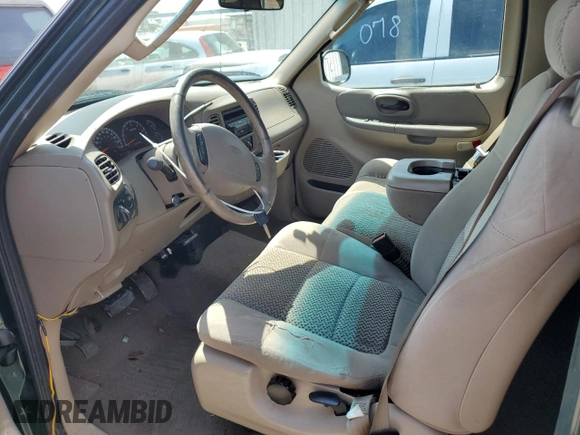 2002 Ford F-150 XL z VIN 1FTRX17W52NB81525, wystawiony jako Copart lot #57981075 z przebiegiem 236 673 mil mil oraz Szkoda całkowita • Salvage title. Historia ofert i sprzedaży dostępna na DreamBid. Obrazek 7.