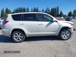 2011 Toyota RAV4 Limited z VIN 2T3DF4DV9BW173656, wystawiony jako IAAI lot #42726272 z przebiegiem 81 421 mil mil oraz . Historia ofert i sprzedaży dostępna na DreamBid. Obrazek 13.